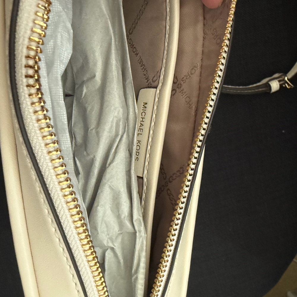 Michael Kors Natural Cream Jet Set Crossbody Bag - Picture 9 of 15